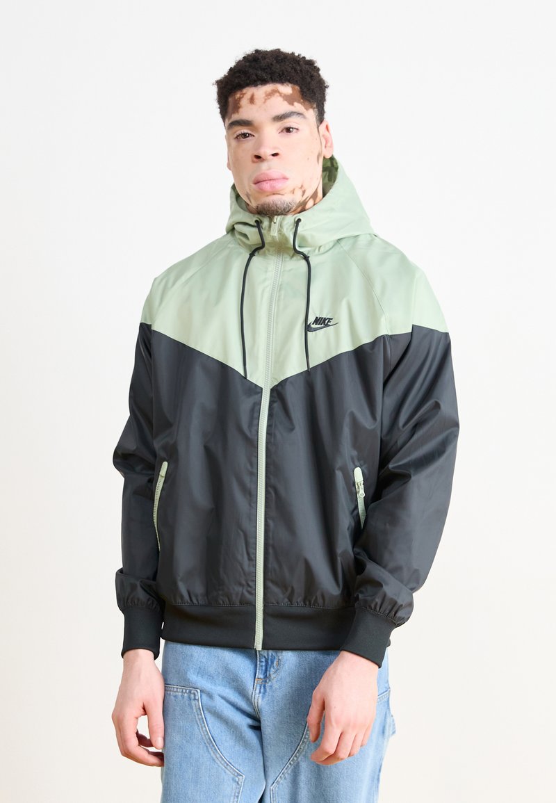 Nike Sportswear Vetrovka - black/jade horizon