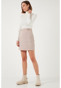 LELA REGULAR FIT. - A-lijn rok - brick red