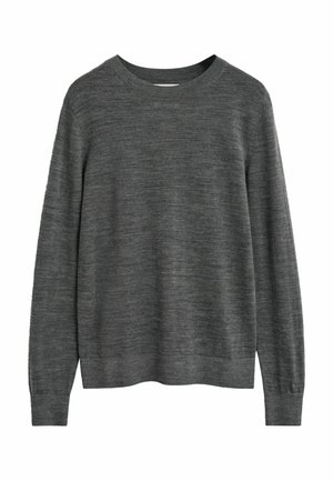 Maglione grigio scuro realizzato in morbido tessuto a maglia, con scollatura a girocollo, maniche lunghe e un semplice design testurizzato senza decorazioni.