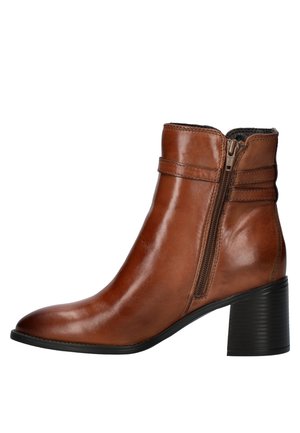 cognac laarzen combineren met kleding