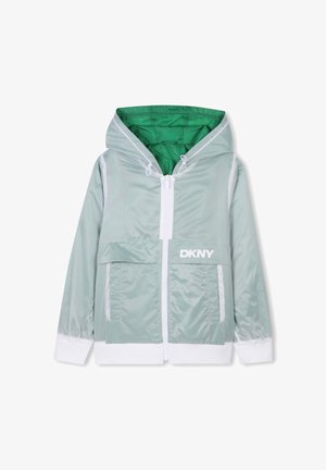 Lichtgroene windbreaker met capuchon, witte rits en branding. Beschikt over elastische manchetten en een ruime voorkauw. Vlotte, glanzende textuur.