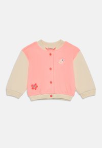Barn cardigan i rosa fleece med beige ermer, med rund hals, frontknapper og broderte blomster- og dyremotiver.