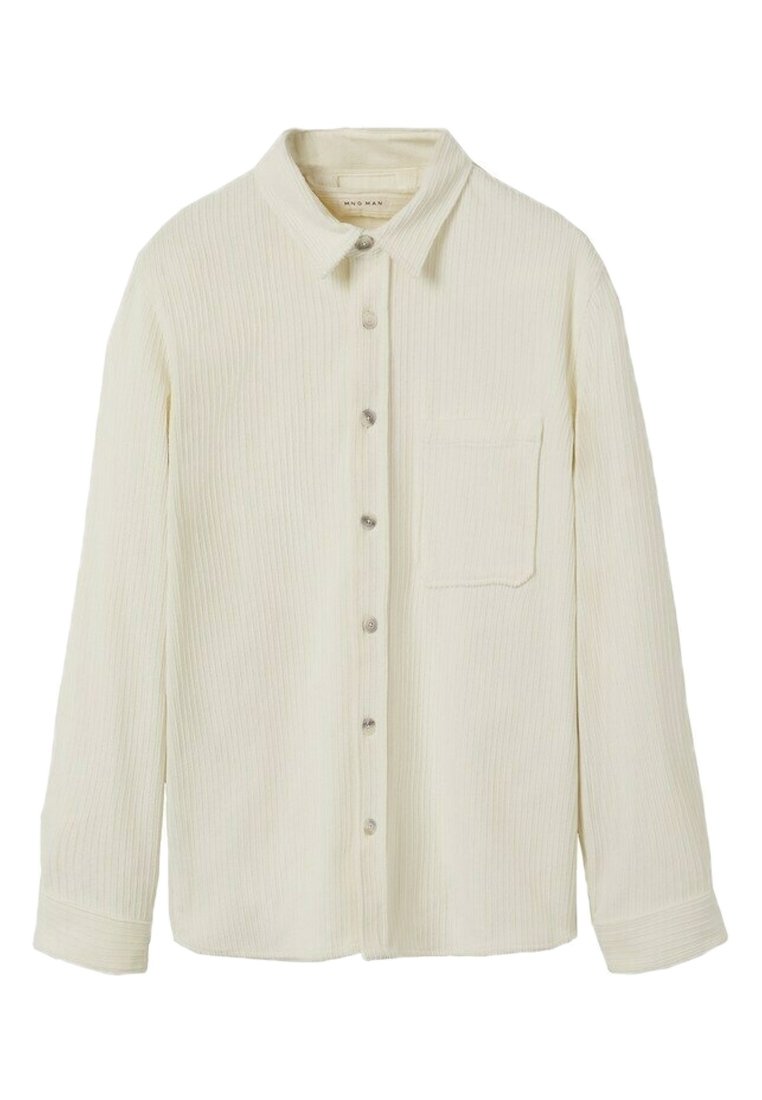 Chemise boutonnée ivoire en tissu côtelé texturé, manches longues, col et une poche unique sur le côté gauche de la poitrine. Boutons argentés.