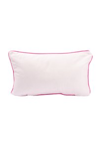 Cuscino rettangolare in tessuto crema con piping rosa vivo. Texture liscia, design semplice, adatto per uso decorativo.