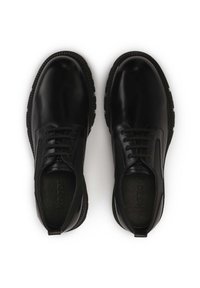 Scarpe nere in pelle con texture liscia, punta arrotondata, design con lacci e suola in gomma robusta, con logo del marchio all'interno.