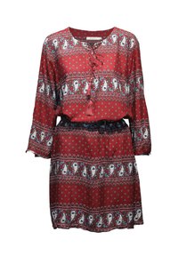 Vestido rojo con un estampado de paisley y flores, que presenta un escote redondo, mangas largas y una cintura con cordón ajustable y borlas.