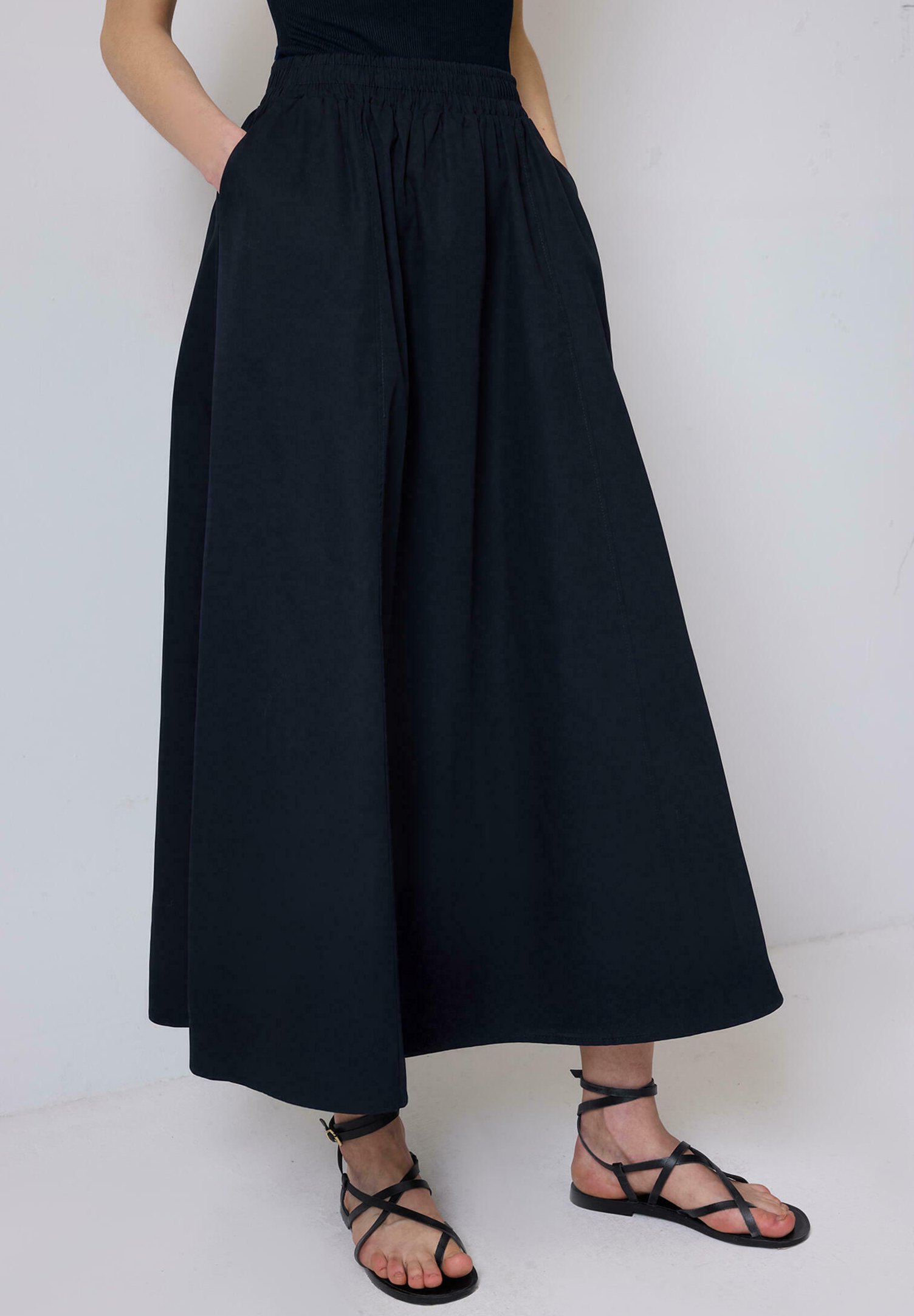 Touché Privé WAISTED Falda acampanada navy blue/azul marino