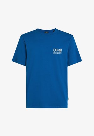 Blauwe katoenen t-shirt met korte mouwen, ronde hals, en wit logo op de linker borst; gladde textuur en relaxte pasvorm.