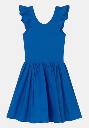 Vestito blu senza maniche con spalline arricciate e gonna raccolta e svasata, mostrato disteso su uno sfondo bianco.