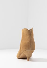 L37 Ankle boot