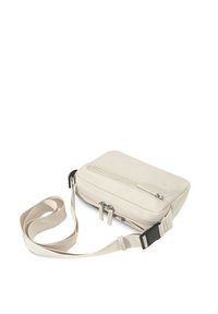 Borsa a tracolla rettangolare beige in tessuto, con un'unica tasca con zip, tracolla regolabile e design minimalista.