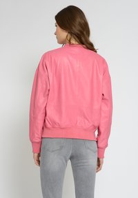Maze Skinnjacka - pink punch