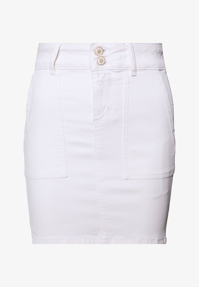 Mini-jupe en denim blanc avec poches plaquées devant, passants de ceinture et fermeture double bouton à la taille.