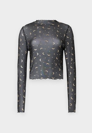 Top de malla negro de manga larga con un patrón de media luna y estrella en dorado, de longitud corta y detalle de dobladillo en forma de ondas.