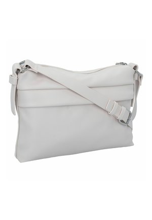 Sac bandoulière blanc en cuir au design épuré, doté d'une fermeture éclair, d'une sangle réglable et de détails de plis subtils à l'avant.