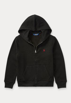Sudadera con cremallera negra hecha de material suave. Cuenta con una capucha, dos bolsillos frontales y un pequeño logo rojo en el lado izquierdo del pecho.