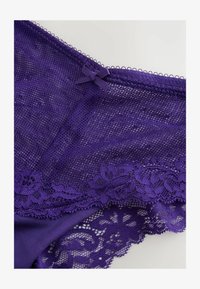 Odabrano, purple