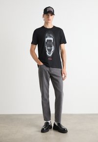 HUGO DAYAKING - T-shirt med print - black