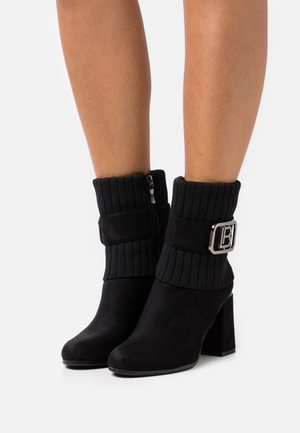 Laura Biagiotti, Bottines - black