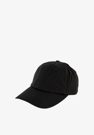 Gorra de béisbol negra de seis paneles con visera curva y logo "Schott NYC" bordado sutilmente en la parte frontal derecha.