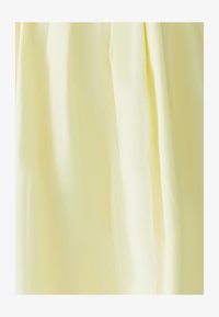 Vybrané, pastel yellow