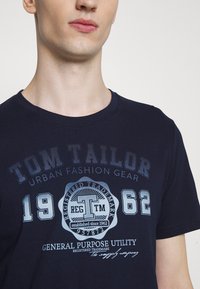 TOM TAILOR LOGO TEE - T-shirt estampada - sky captain blue
