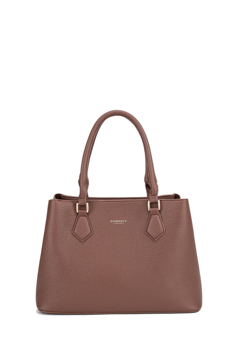 Borsa a tracolla in pelle marrone texturizzata con due manici robusti, dettagli in metallo dorato e forma rettangolare con un logo sul davanti.