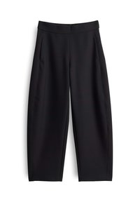 Zwarte taps toelopende broek van gladde stof met een hoge tailleband en zijzakken, met een strakke, minimalistische uitstraling en zonder zichtbare patronen.