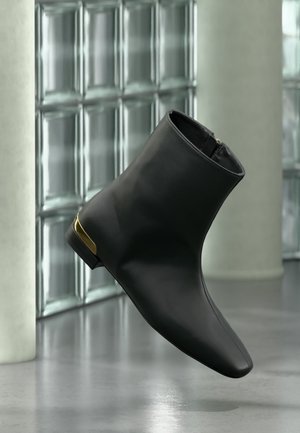 Valentino, Κλασικές μπότες αστραγάλου - black