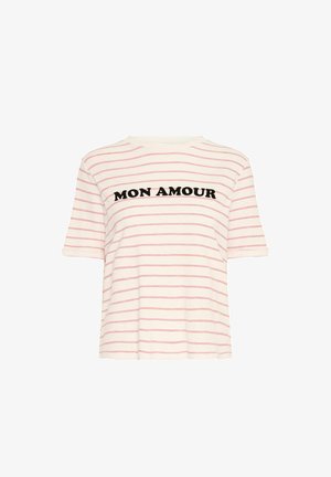 Kreemjas värvuses lühikeste varrukatega triibuline T-särk punaste horisontaalsete triipudega, millel on rinnal musta värvi tikand "MON AMOUR".