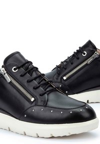 Pikolinos Zapatillas - black
