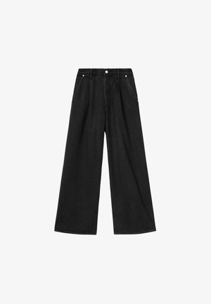 Czarne szerokie dżinsy z wysokim stanem, z przednimi kieszeniami, szlufkami na pasek i zapinane na guziki, ułożone płasko na białym tle.