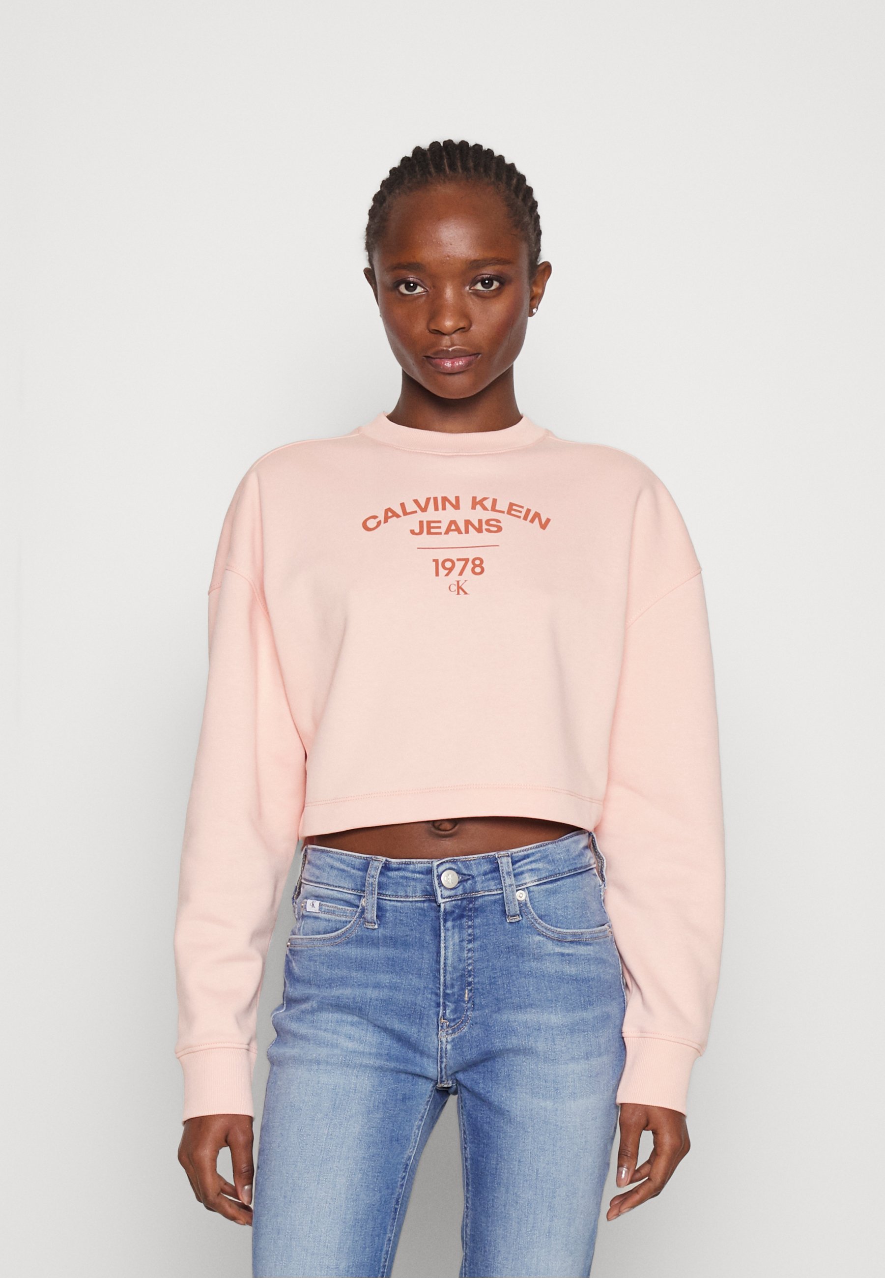 Calvin Klein Jeans VARSITY CREWNECK - Sweatshirt - faint blossom/light pink  - Zalando.ie