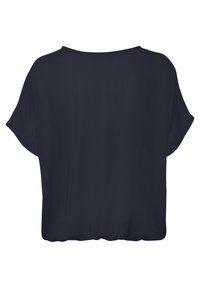 Blusa blu navy a maniche corte con un taglio ampio e rilassato, realizzata in un tessuto leggero e morbido, dotata di un collo rotondo semplice.