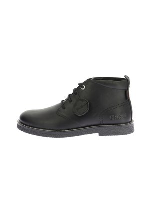 Stivaletti in pelle nera con punta rotonda, design con lacci, suola texturizzata e un'etichetta con il logo Kickers sul lato.