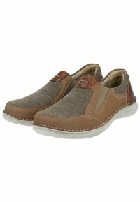 Scarpe slip-on marroni con tomaia in pelle tan e mesh, suola bianca morbida, cuciture decorative e fascia elastica per una facile calzata.