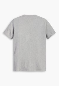 T-shirt uni gris clair à manches courtes et col rond, montrant le dos sur fond blanc.