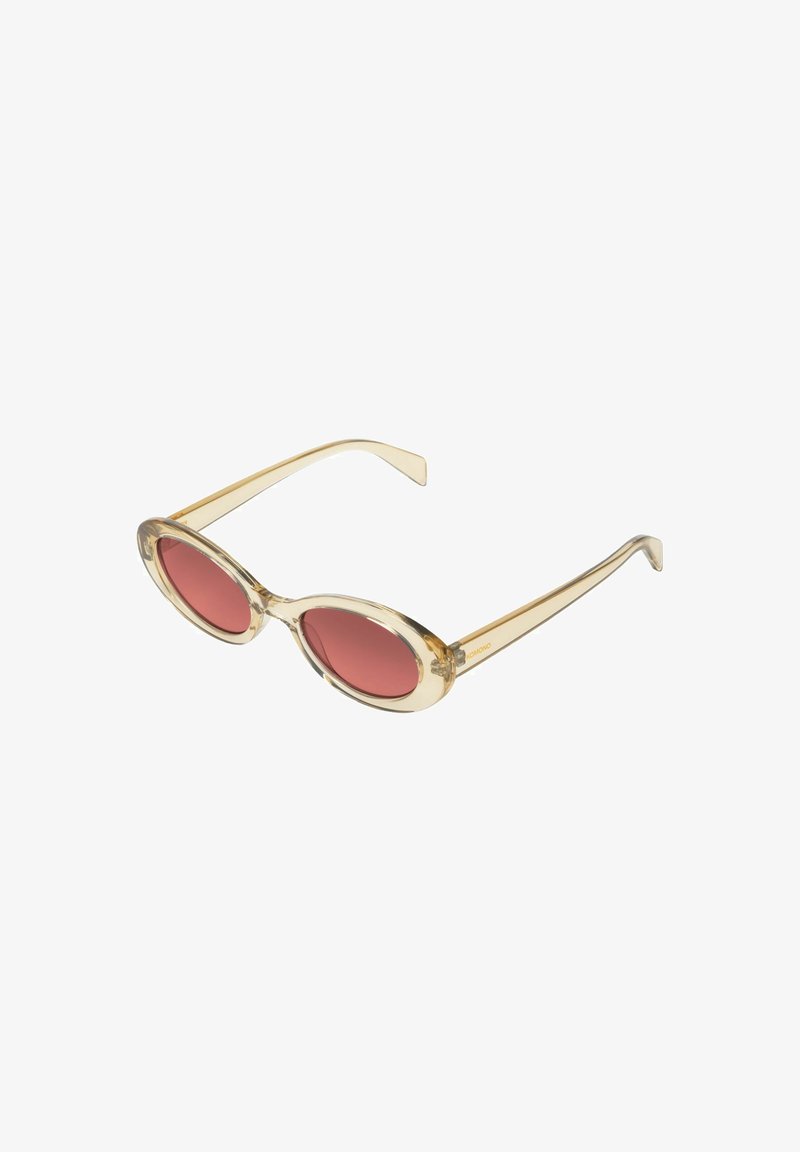 Lunettes de soleil transparentes à monture ovale avec verres teintés de rose et branches jaunes claires. Présente un design minimaliste et des détails matériels subtils.