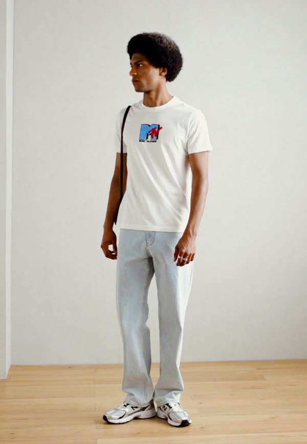 REGULAR FIT - Print T-shirt - cream3