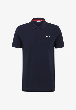 Navyblaues Poloshirt aus Baumwolle mit einer Knopfleiste mit drei Knöpfen, kurzen Ärmeln und einem weißen und roten FILA-Logo auf der linken Brust.