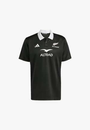 Schwarzes Polohemd mit weißem Kragen, versehen mit dem All Blacks-Logo und ALTRAD-Branding. Hergestellt aus strukturiertem Stoff mit kurzen Ärmeln.