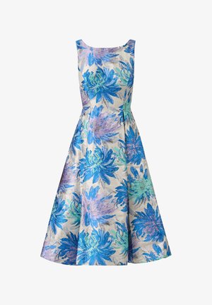 Robe sans manches en forme de ligne A avec un grand motif floral bleu, turquoise et lavande sur un tissu texturé argent clair.