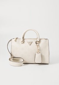 Borsa a mano in ecopelle crema con motivo a logo embossato, doppi manici superiori, tracolla removibile e inserti in metallo color oro.
