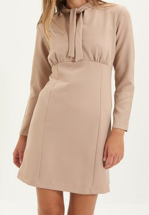 Trendyol, Robe chemise - beige