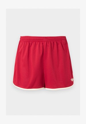 Czerwone sportowe szorty z siatkowego materiału z elastycznym pasem, białym obszyciem wzdłuż krawędzi i małym białym logo Adidas w prawym dolnym rogu.