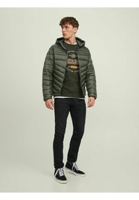 Jack & Jones JJEHERO PUFFER HOOD - Zimní bunda - rosin