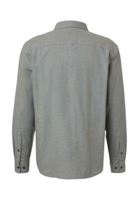 Vista posteriore di una camicia grigia a maniche lunghe con bottoni, colletto e polsini con bottoni.