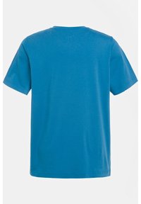 T-shirt à manches courtes de couleur bleu vif uni, fabriqué en coton doux. Il dispose d'un col rond et d'une coupe décontractée. Sans motifs ni accents.