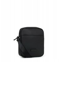 Borsa a tracolla nera in nylon con forma rettangolare, dotata di tasca frontale con zip e cinturino regolabile. Superficie testurizzata con marchio.