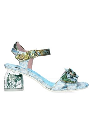 Sandale à bout ouvert pour femme avec motif floral bleu-vert, bride cheville avec boucle dorée, décoration florale et talon bloc transparent avec verdure intégrée.